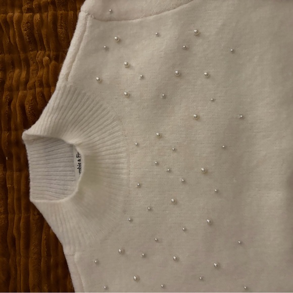 NWT Abercrombie Pearl Embellished Mockneck Sweater Tee - Picture 6 of 10
